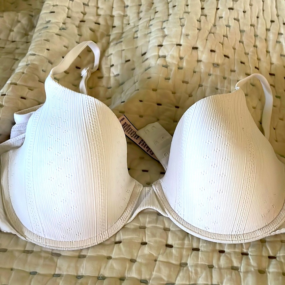 Victoria’s Secret Demi T-shirt bra